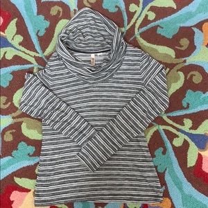 🌺Route 66 Women’s Cowl Neck Light Sweater🌺